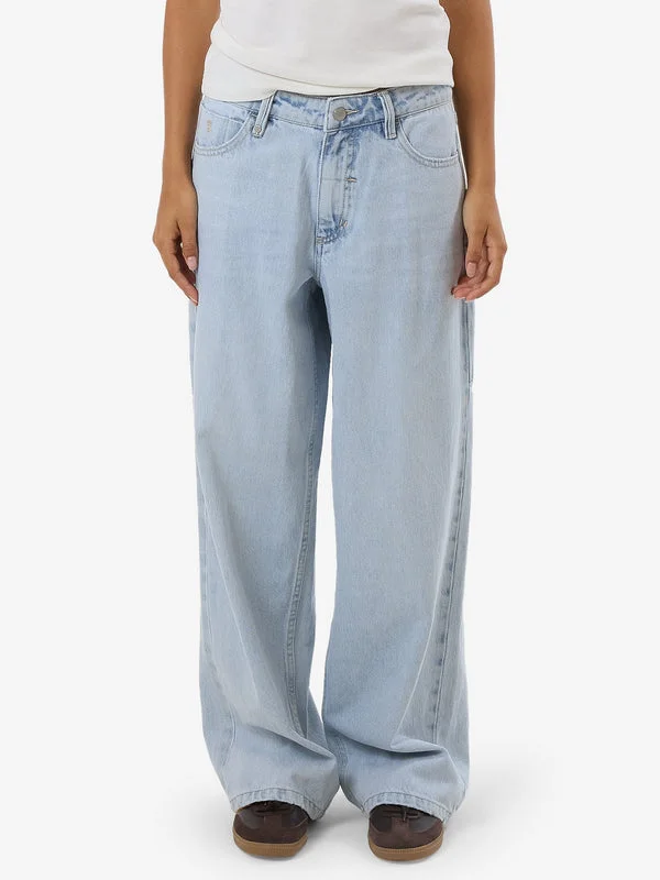 THRILLS Billie Low Jean - LIGHT ASH BLUE Trendy Low-Rise Bootcut Jeans