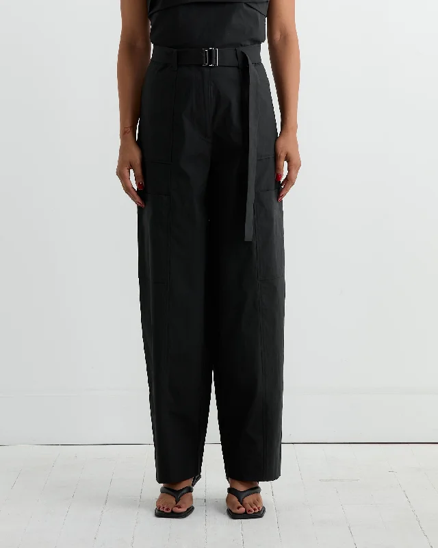Utility Pant in Black Casual Sweatpants Style