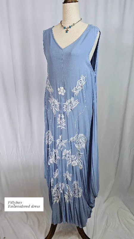 Fillyboo - Story Of Seeker Maxi Dress in Blue Floral size Small Classic Strapless Maxi Dress