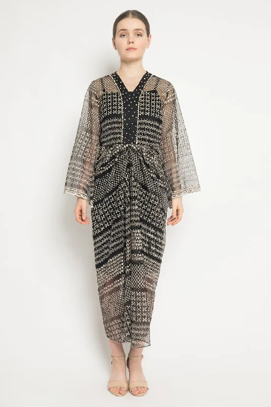 Dyna Dress in Black