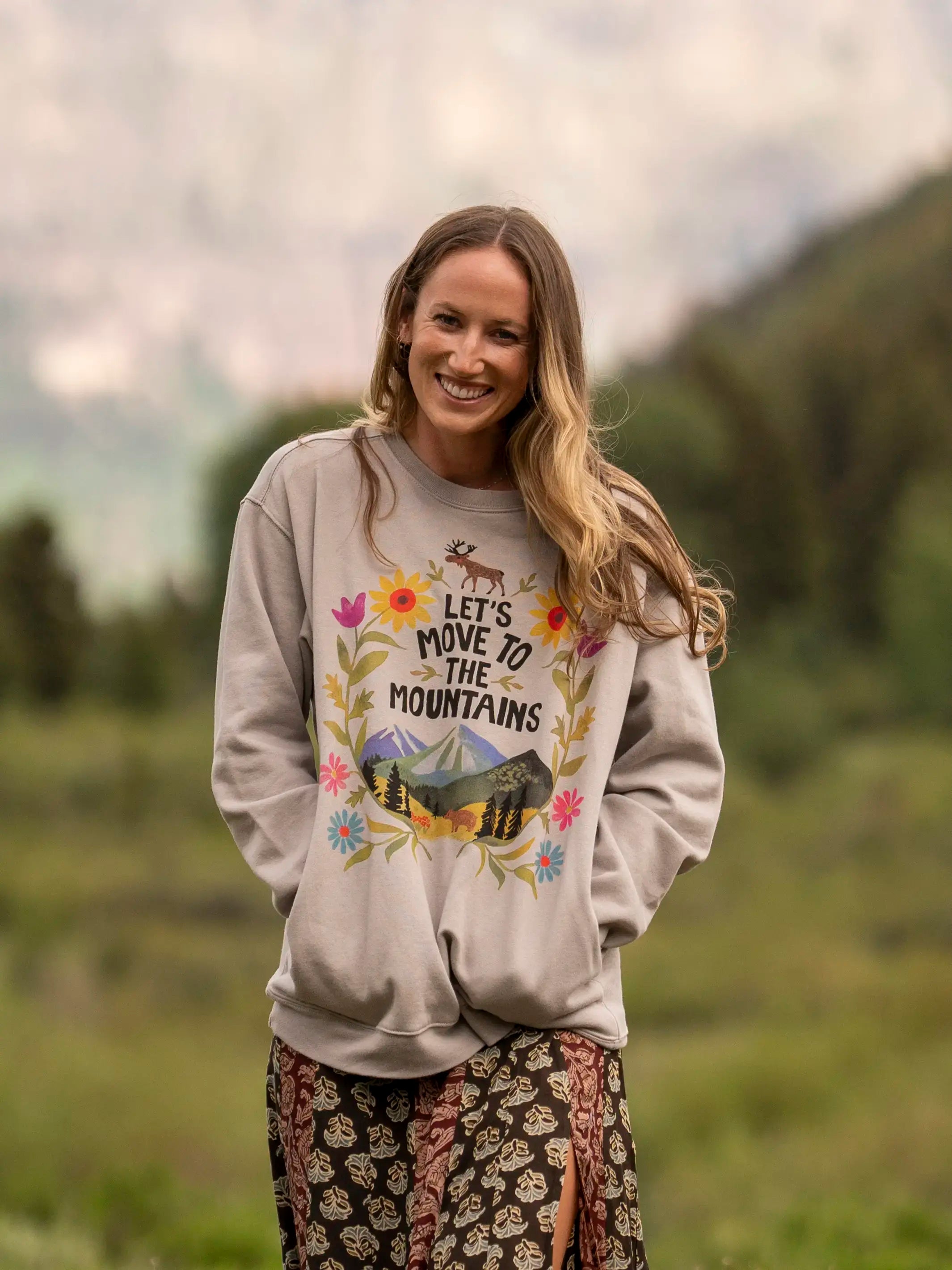 Comfy Pocket Sweatshirt - Let's Move To The Mountains Hoodie with Longline Fit Extended Stylish