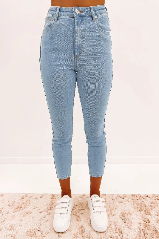 A High Skinny Ankle Basher Petite Jean Walk Away Trendy Low-Rise Bootcut Jeans