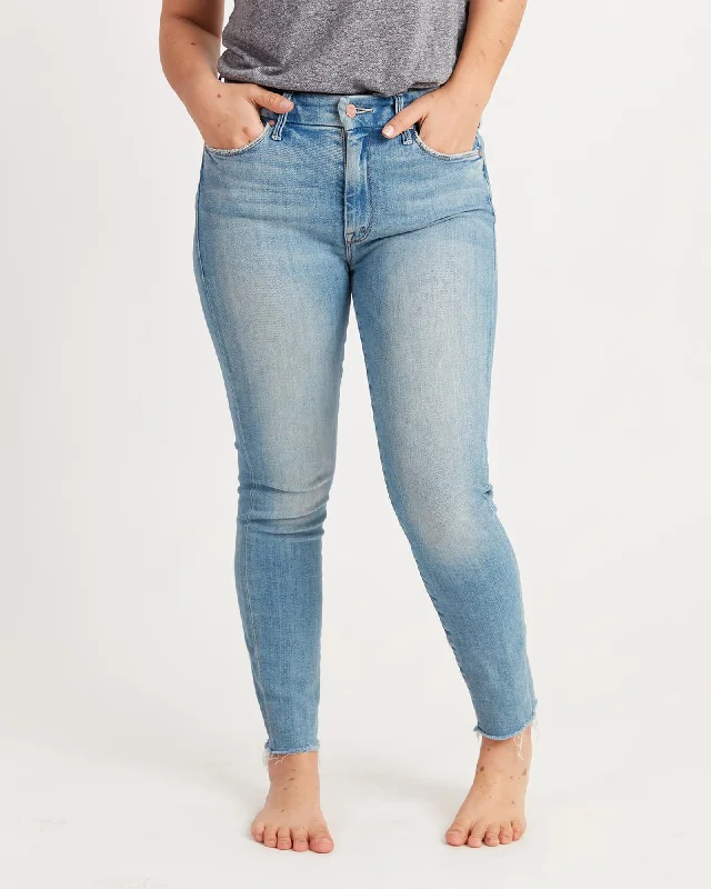 Light Wash Looker Ankle Fray Jeans Fashionable Mom Jeans